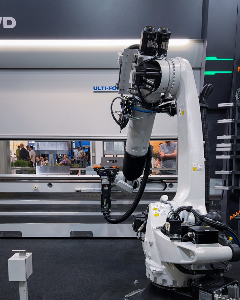 Braccio robot e automazione alla fiera Lamiera 2022